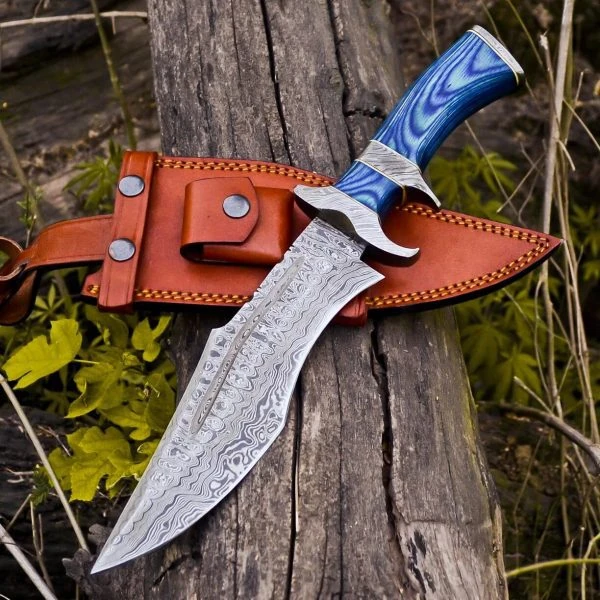 Handmade hunting knife with premium handle and leather sheath